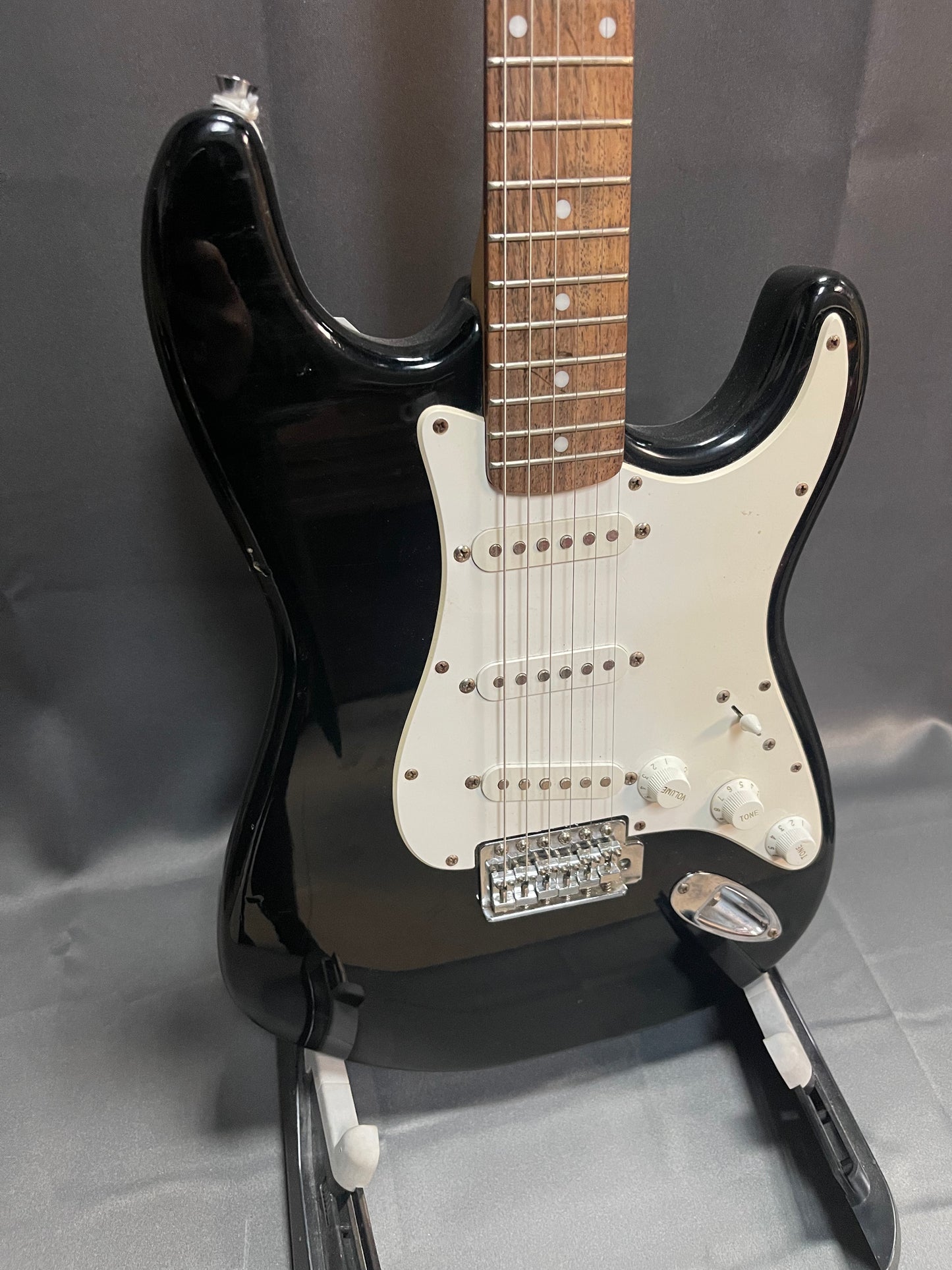 FENDER SQUIER AFFINITY STRAT - BLACK