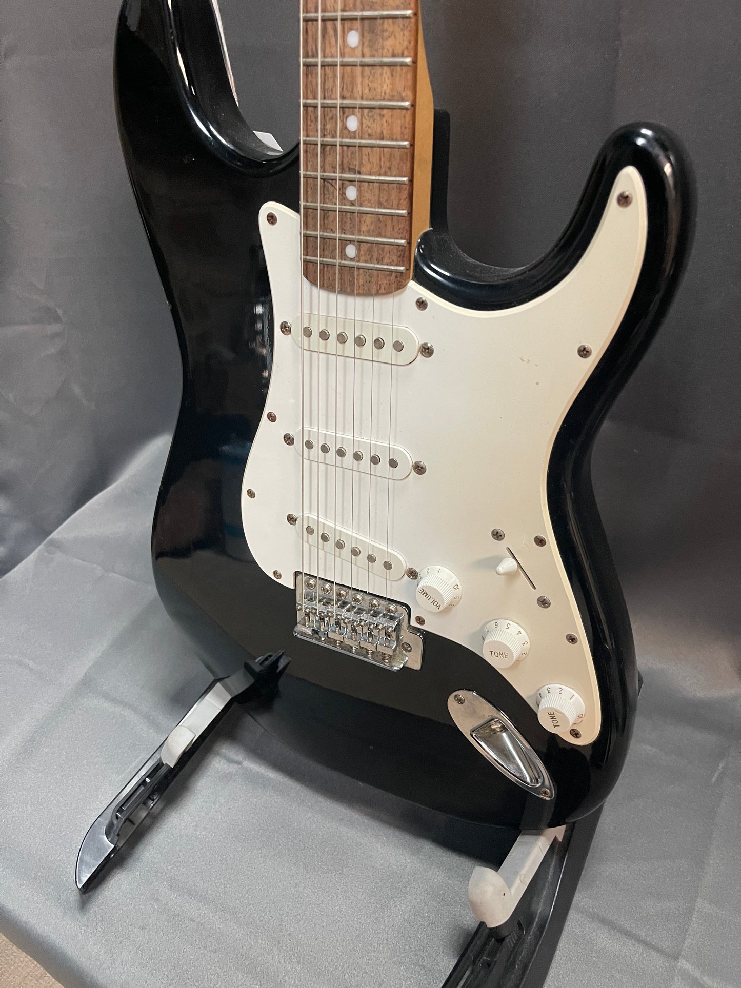 FENDER SQUIER AFFINITY STRAT - BLACK