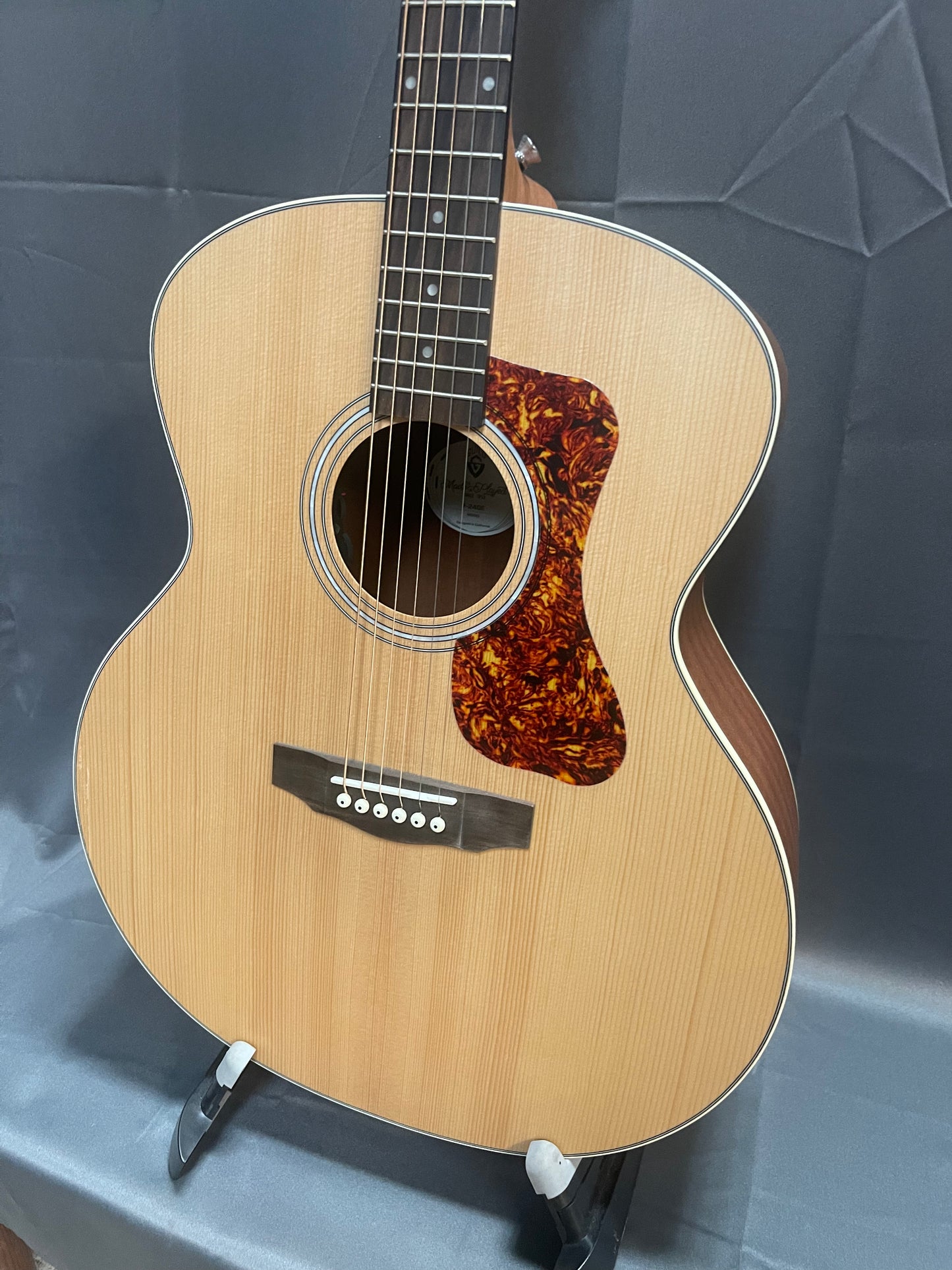 GUILD F-240E NATURAL