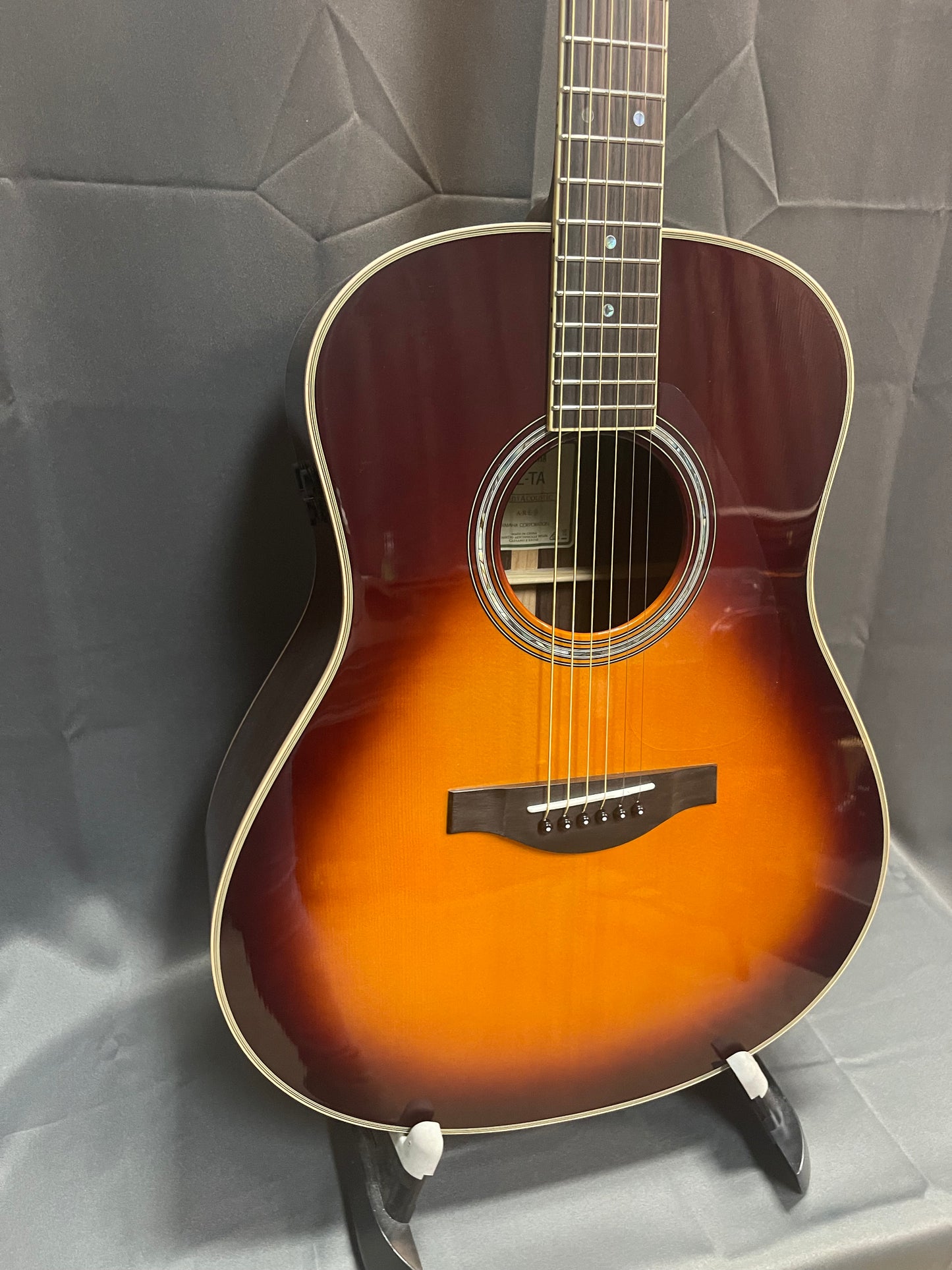 YAMAHA LL-TA TRANS ACOUSTIC ELECTRIC W/ DELUXE GIG BAG