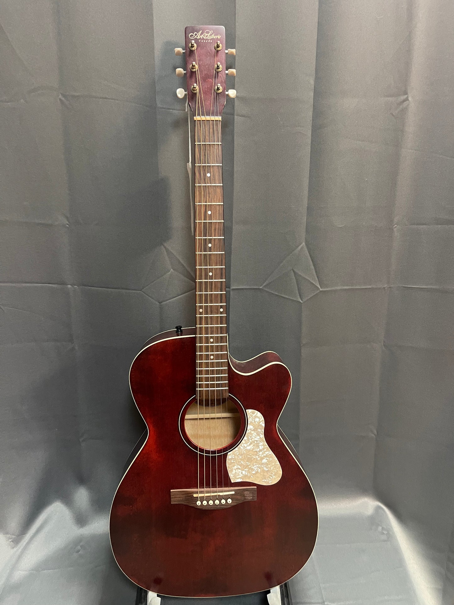 ART & LUTHERIE LEGACY TENNESSEE RED - ACOUSTIC/ELECTRIC W/ GIG BAG