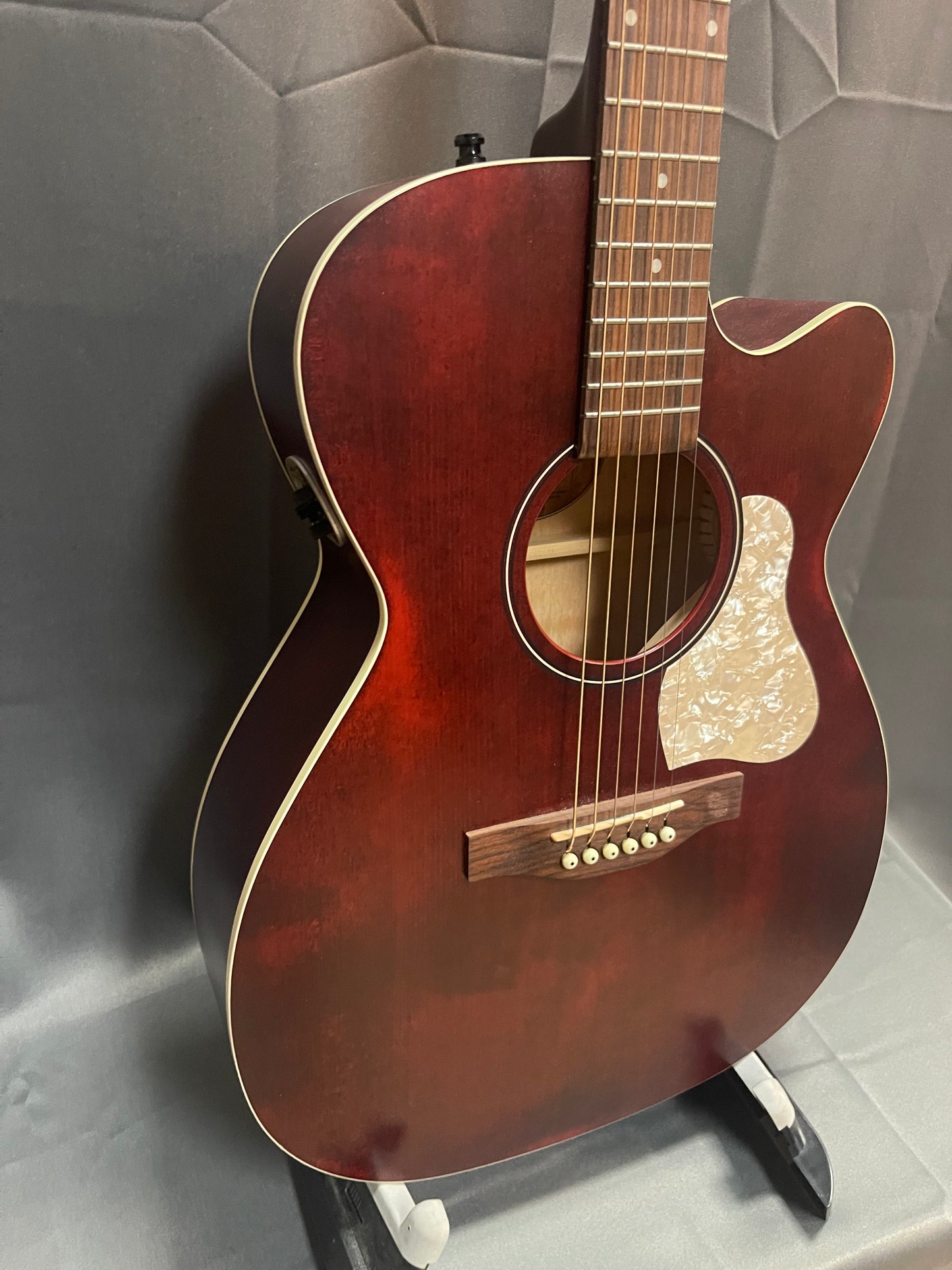 ART & LUTHERIE LEGACY TENNESSEE RED - ACOUSTIC/ELECTRIC W/ GIG BAG