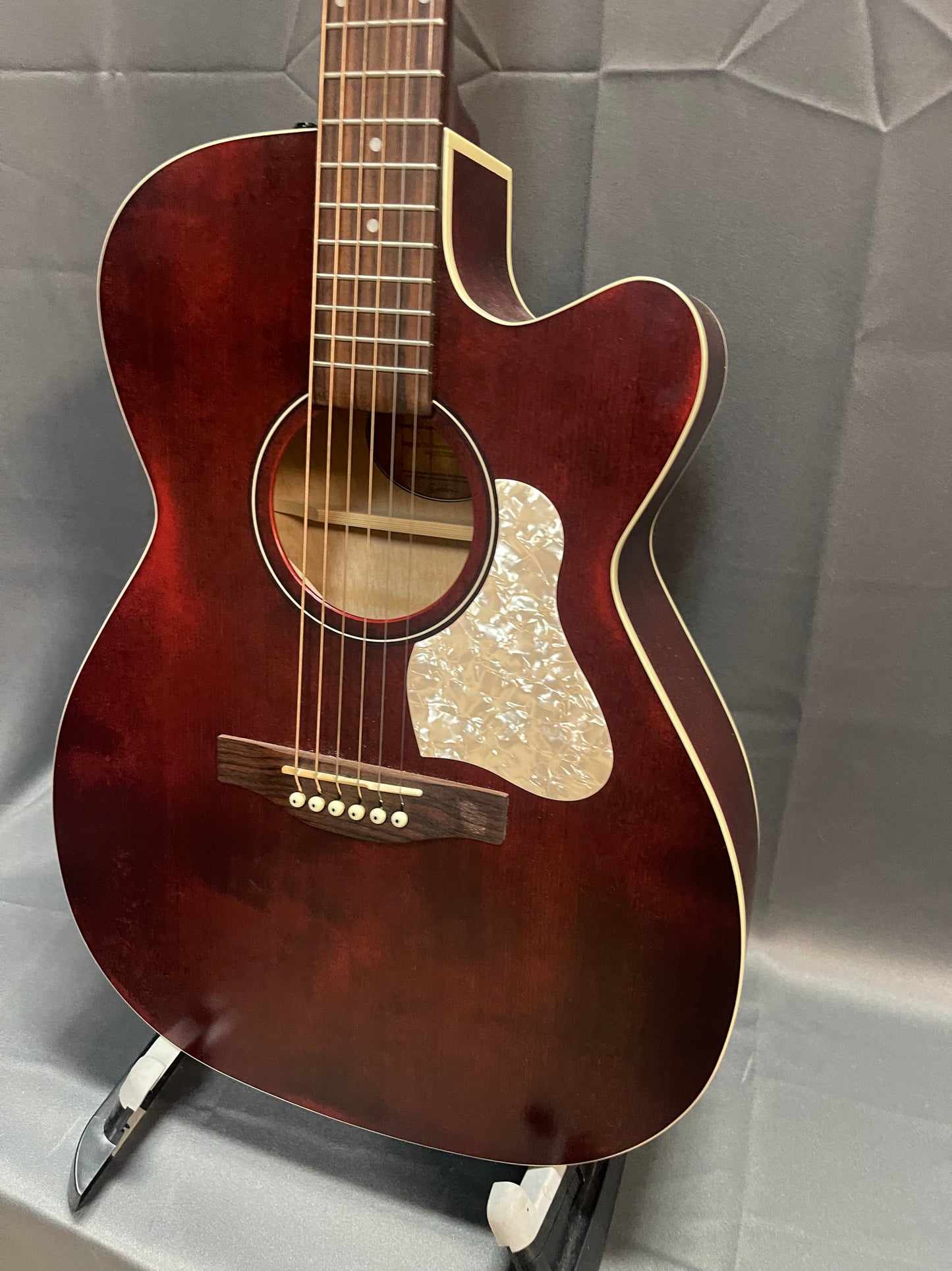 ART & LUTHERIE LEGACY TENNESSEE RED - ACOUSTIC/ELECTRIC W/ GIG BAG