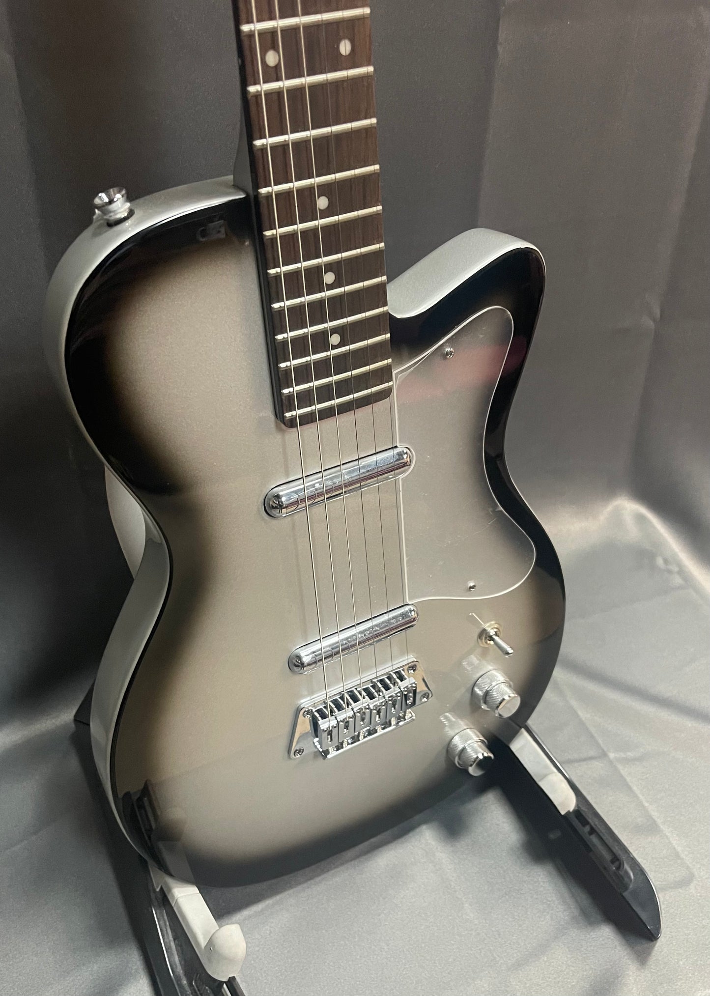 Silvertone Solid-Body Electric Guitar Silverburst