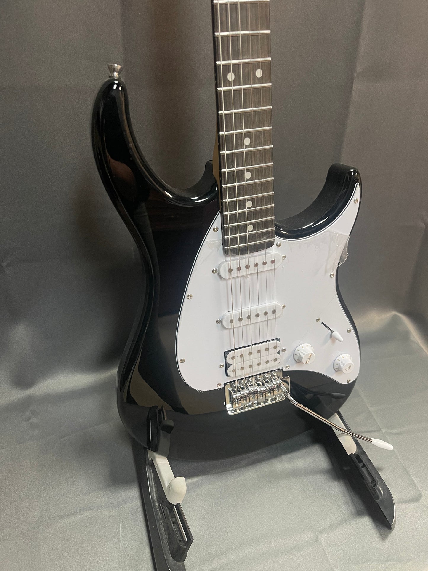 PEAVEY RAPTOR PLUS BLACK ELECTRIC GUITAR