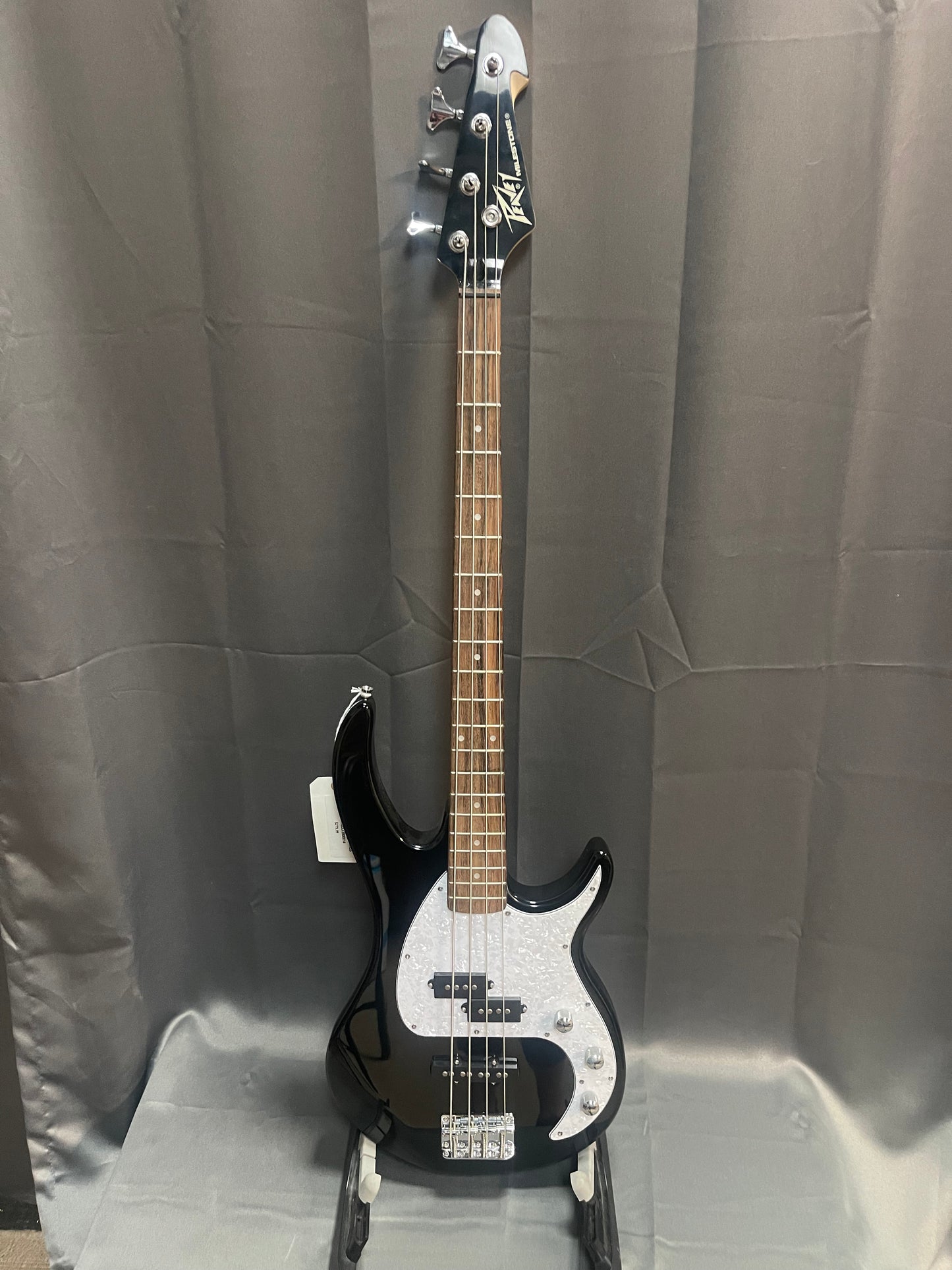 PEAVEY MILESTONE BLACK BASS