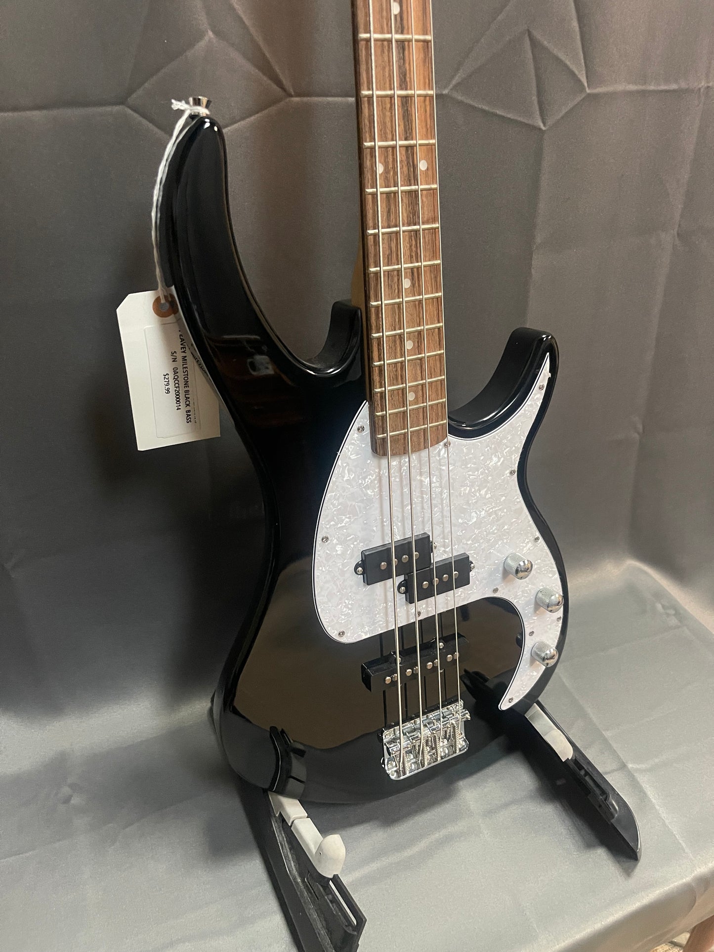 PEAVEY MILESTONE BLACK BASS