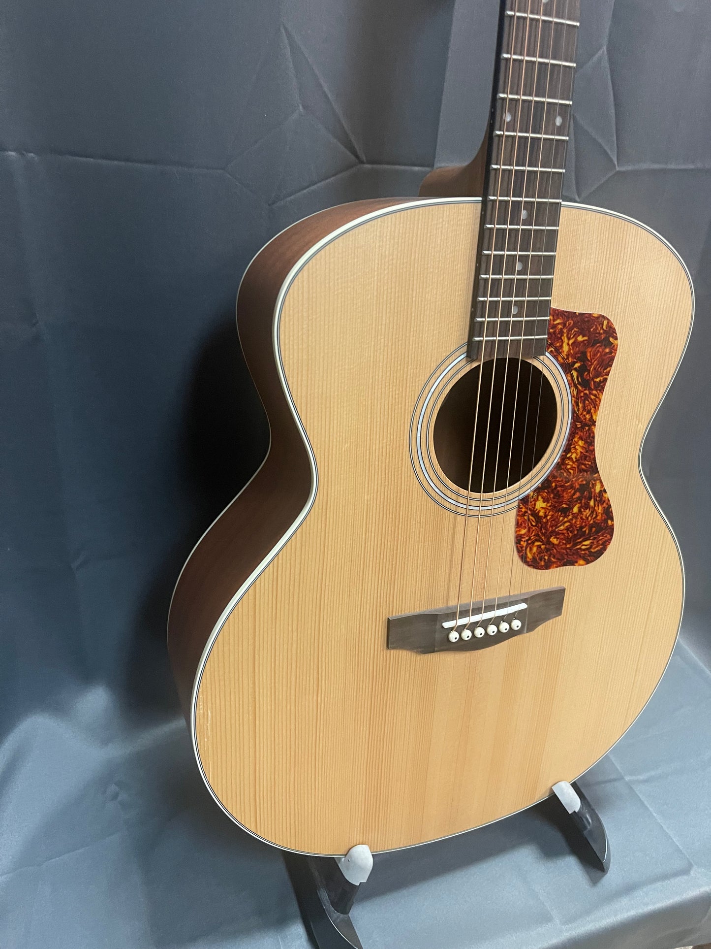 GUILD F-240E NATURAL